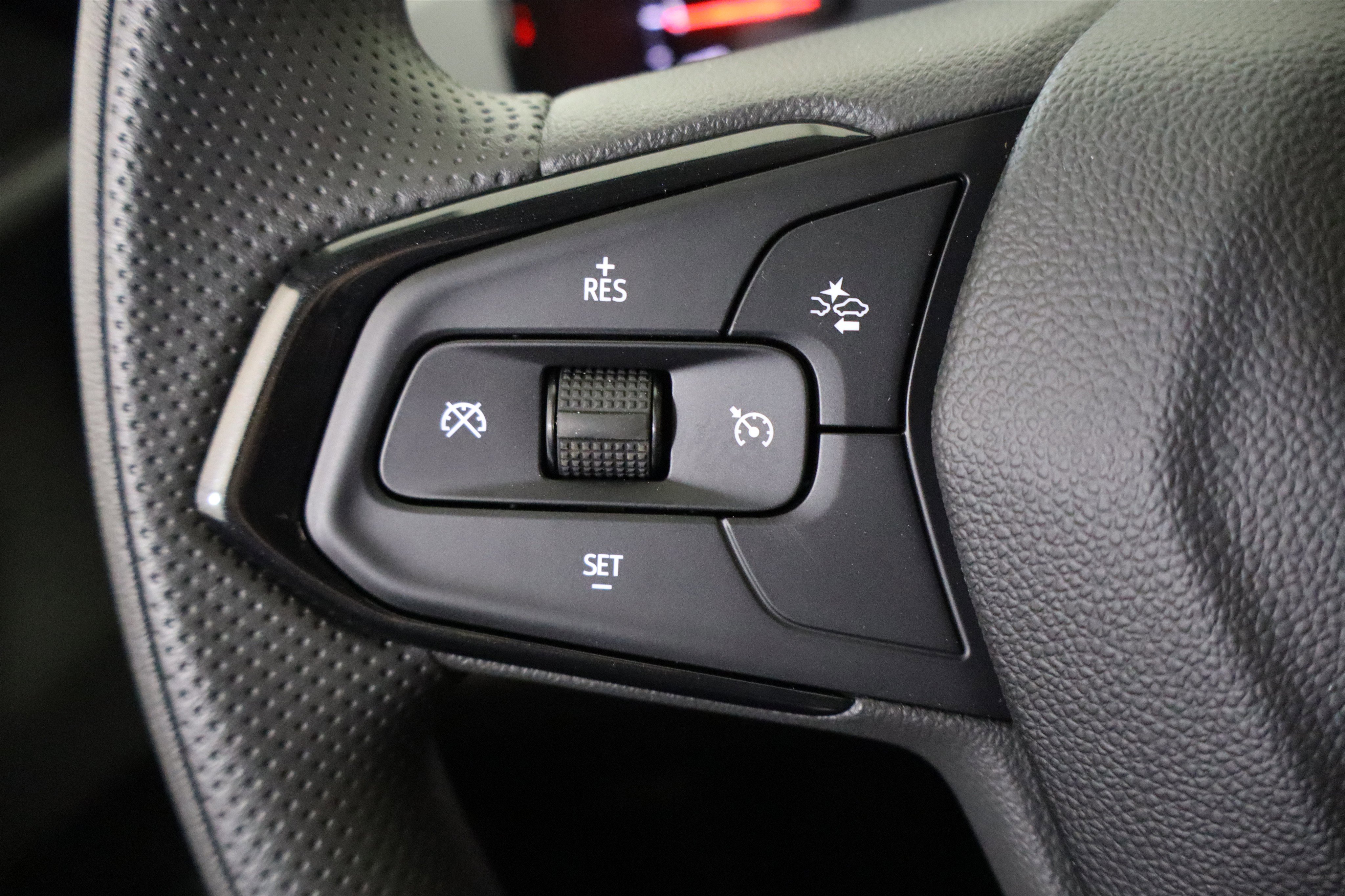 New 2026 Chevrolet Trax LS w/ LS Convenience Package FWD image 30