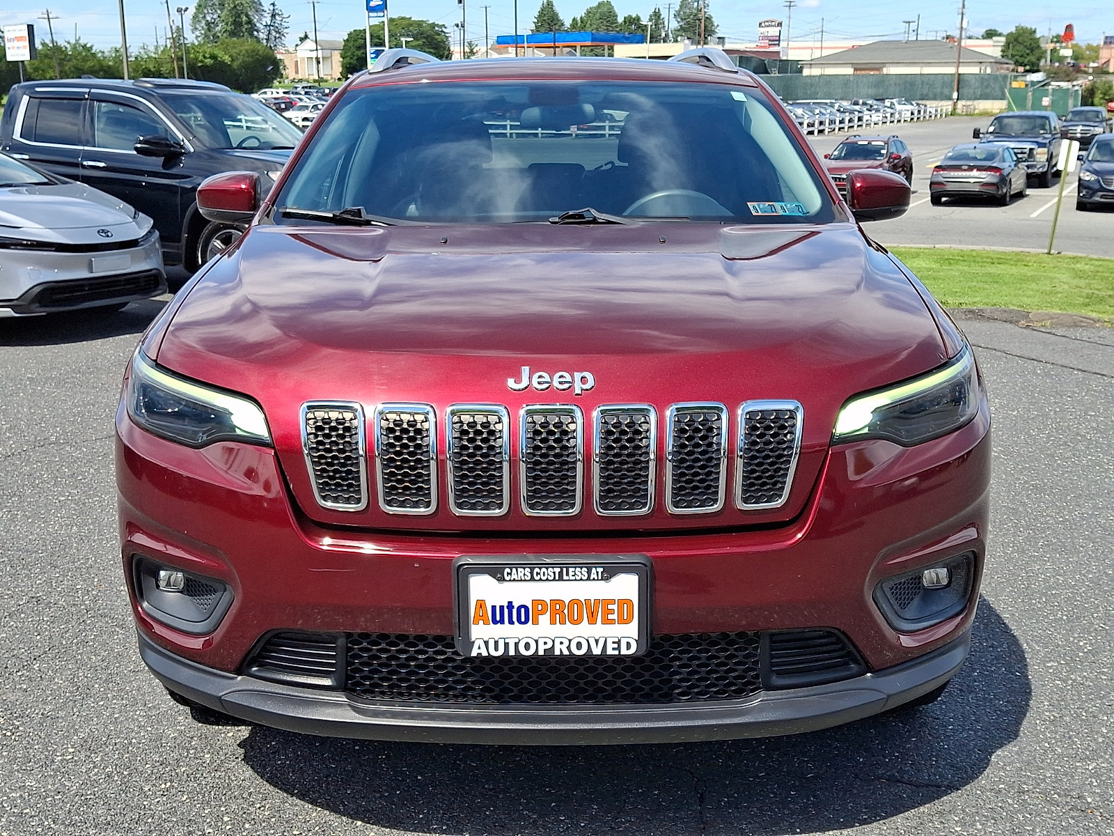 Used 2019 Jeep Cherokee Latitude Plus w/ Cold Weather Group AWD/4WD image 2