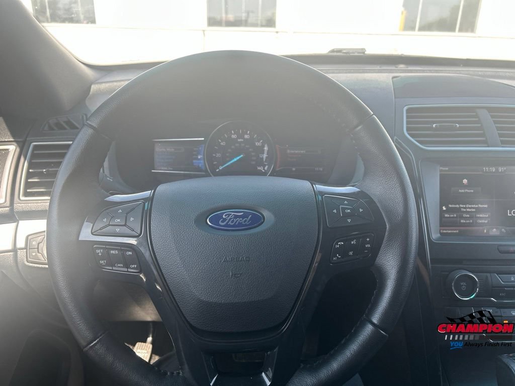 Used 2016 Ford Explorer XLT w/ Equipment Group 201A AWD/4WD image 18