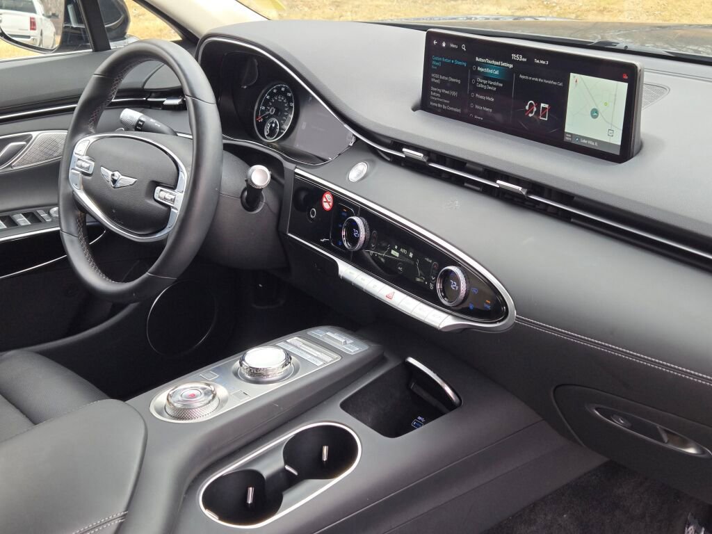 Used 2025 Genesis GV70 2.5T image 8