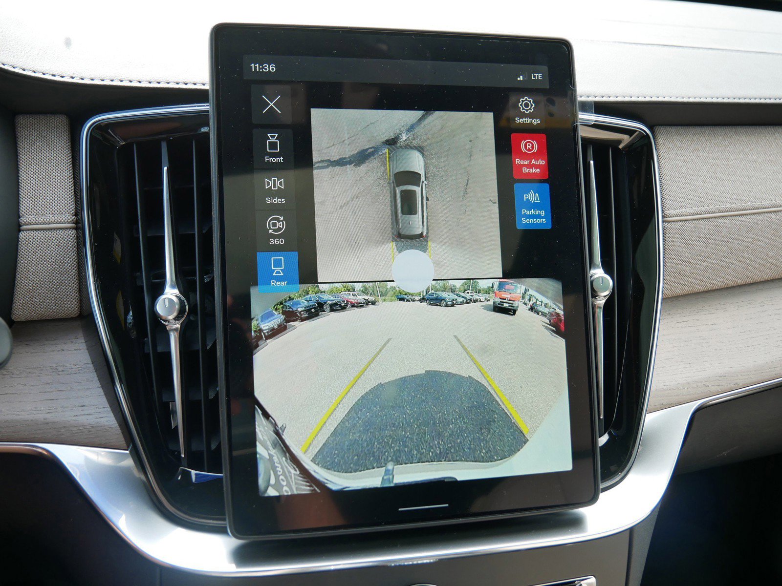 New 2026 Volvo XC90 B6 Plus w/ Protection Package Premier image 10