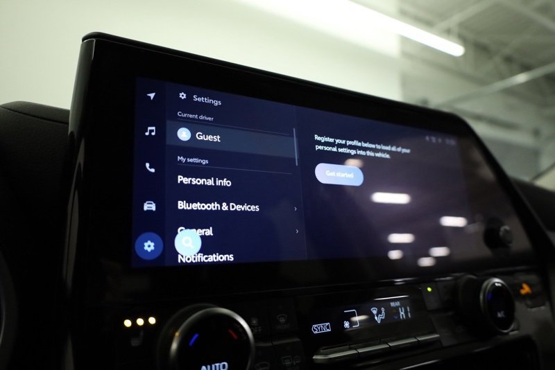 Used 2023 Toyota Highlander XLE image 18