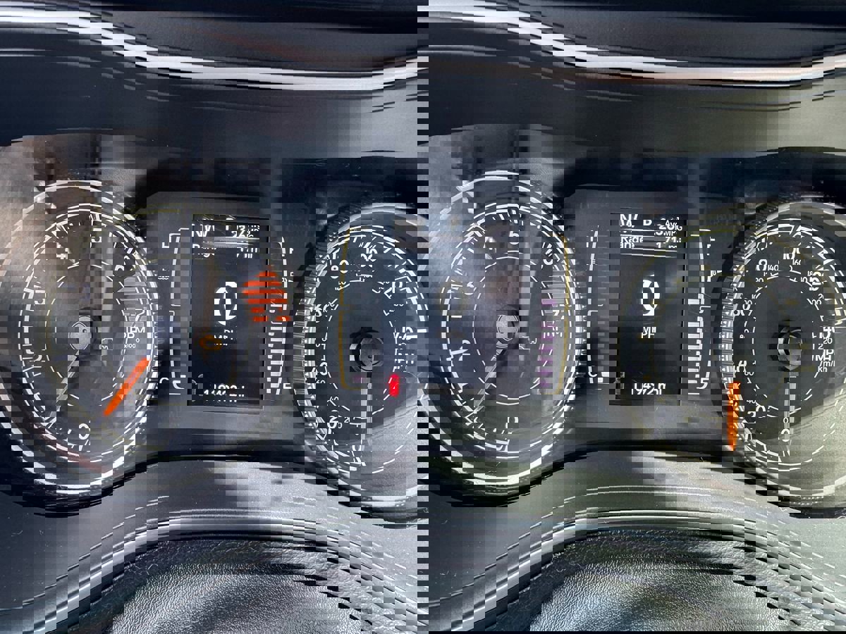 Used 2020 Jeep Cherokee Latitude w/ Cold Weather Group image 13