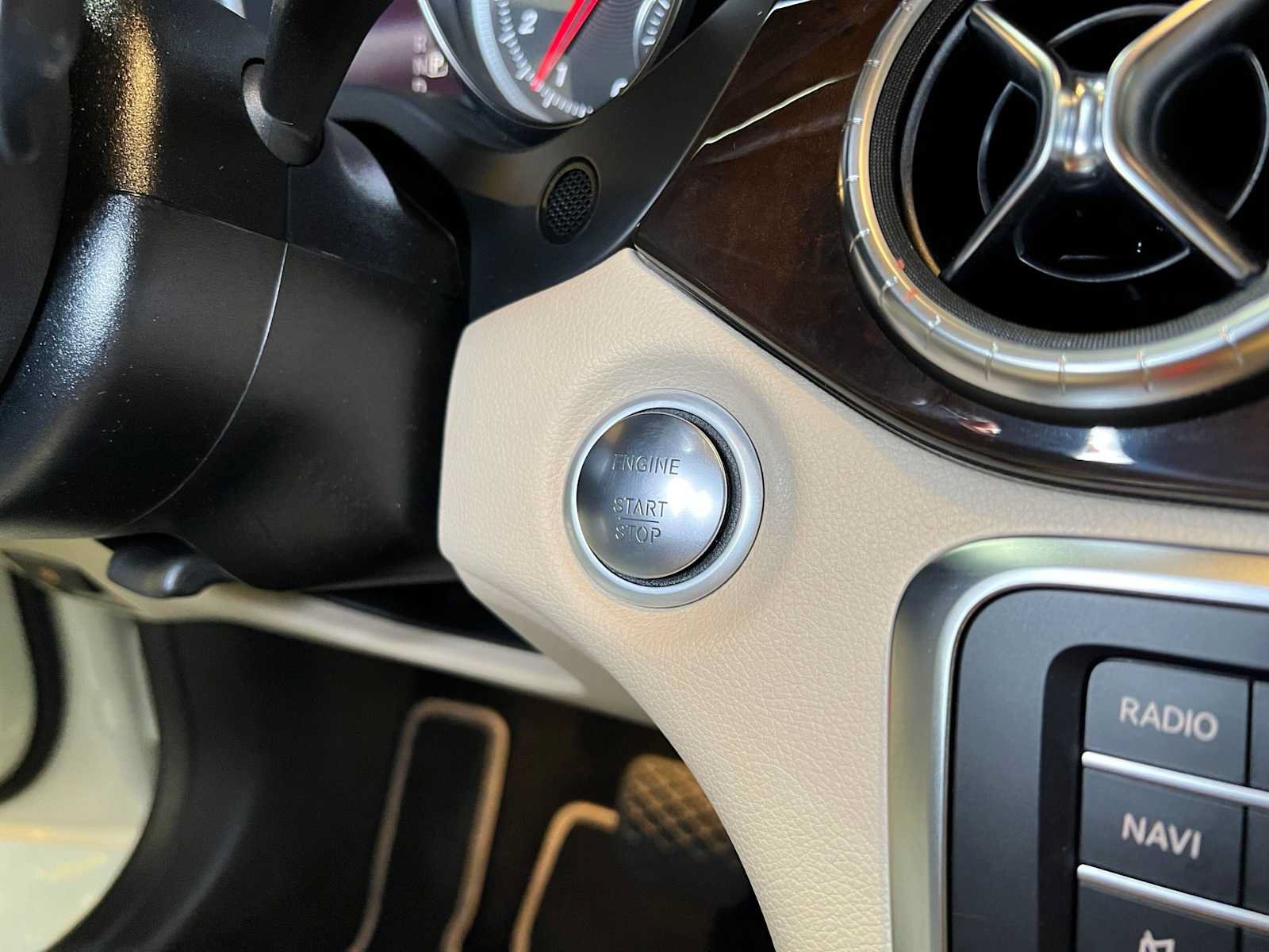 Certified 2019 Mercedes-Benz CLA 250 4MATIC image 30