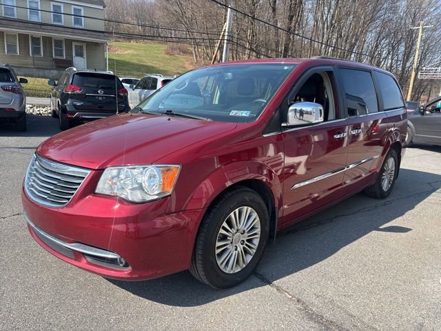 Used 2015 Chrysler Town & Country Touring-L w/ Driver Convenience Group FWD image 3