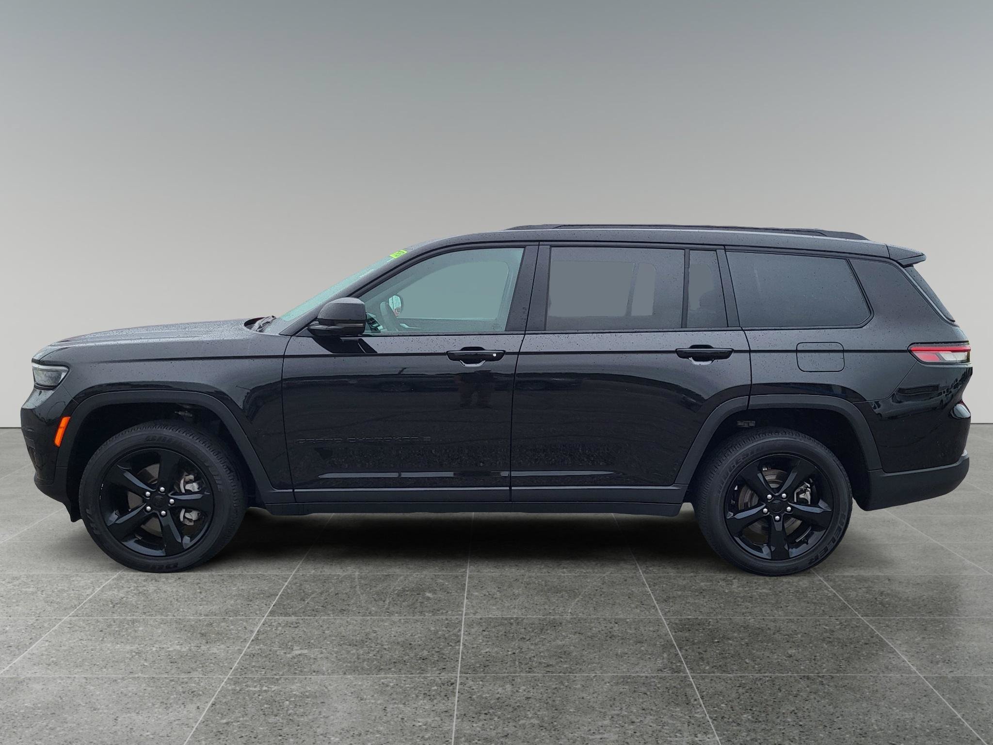 Used 2025 Jeep Grand Cherokee L Altitude AWD/4WD image 9