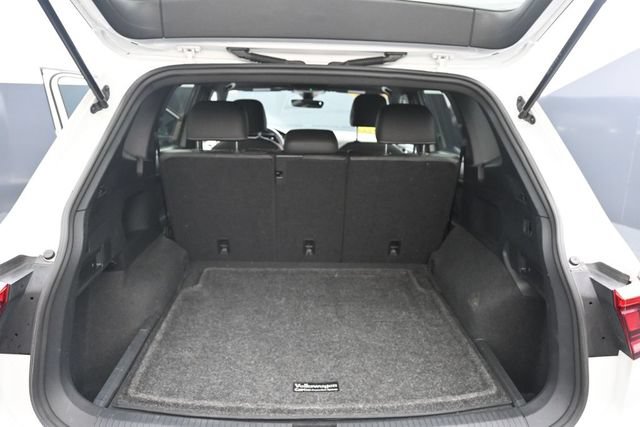 Used 2023 Volkswagen Tiguan SE R-Line AWD/4WD image 32
