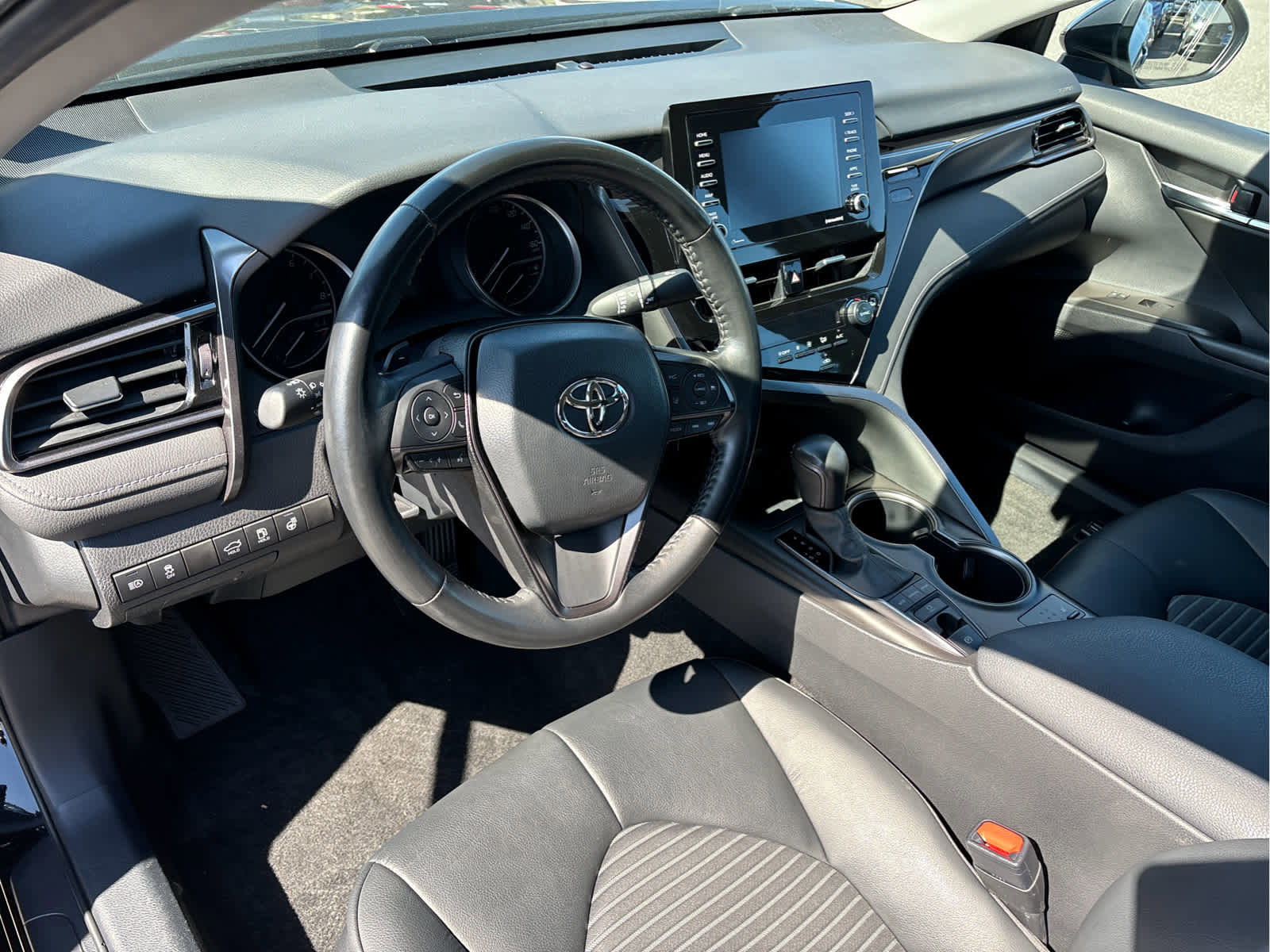 Used 2023 Toyota Camry SE w/ Cold Weather Package image 9