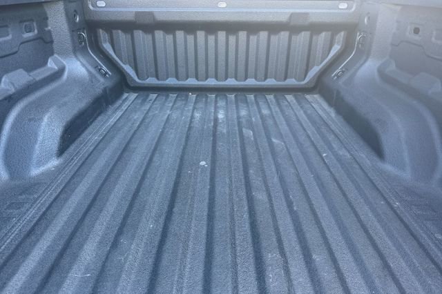 Used 2024 Chevrolet Colorado Z71 w/ Z71 Convenience Package 2 image 17