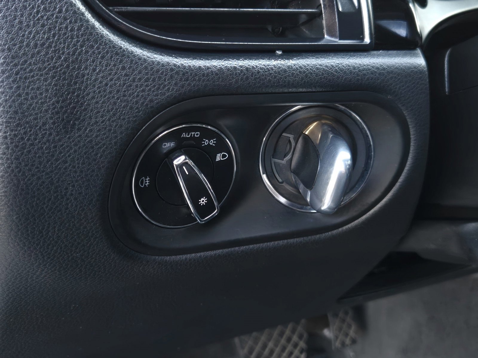 Used 2024 Porsche Macan image 17