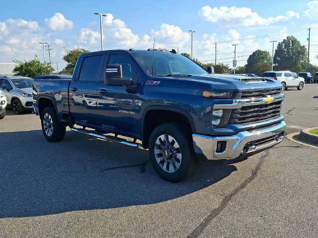 Used 2024 Chevrolet Silverado 2500 LT AWD/4WD image 2