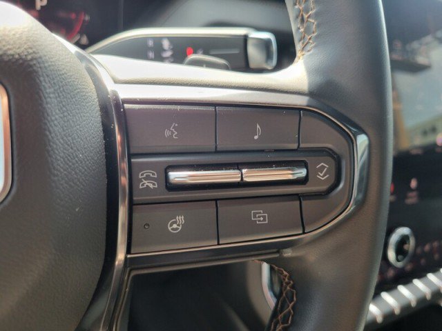 Used 2025 GMC Yukon AT4 w/ AT4 Premium Package AWD/4WD image 19