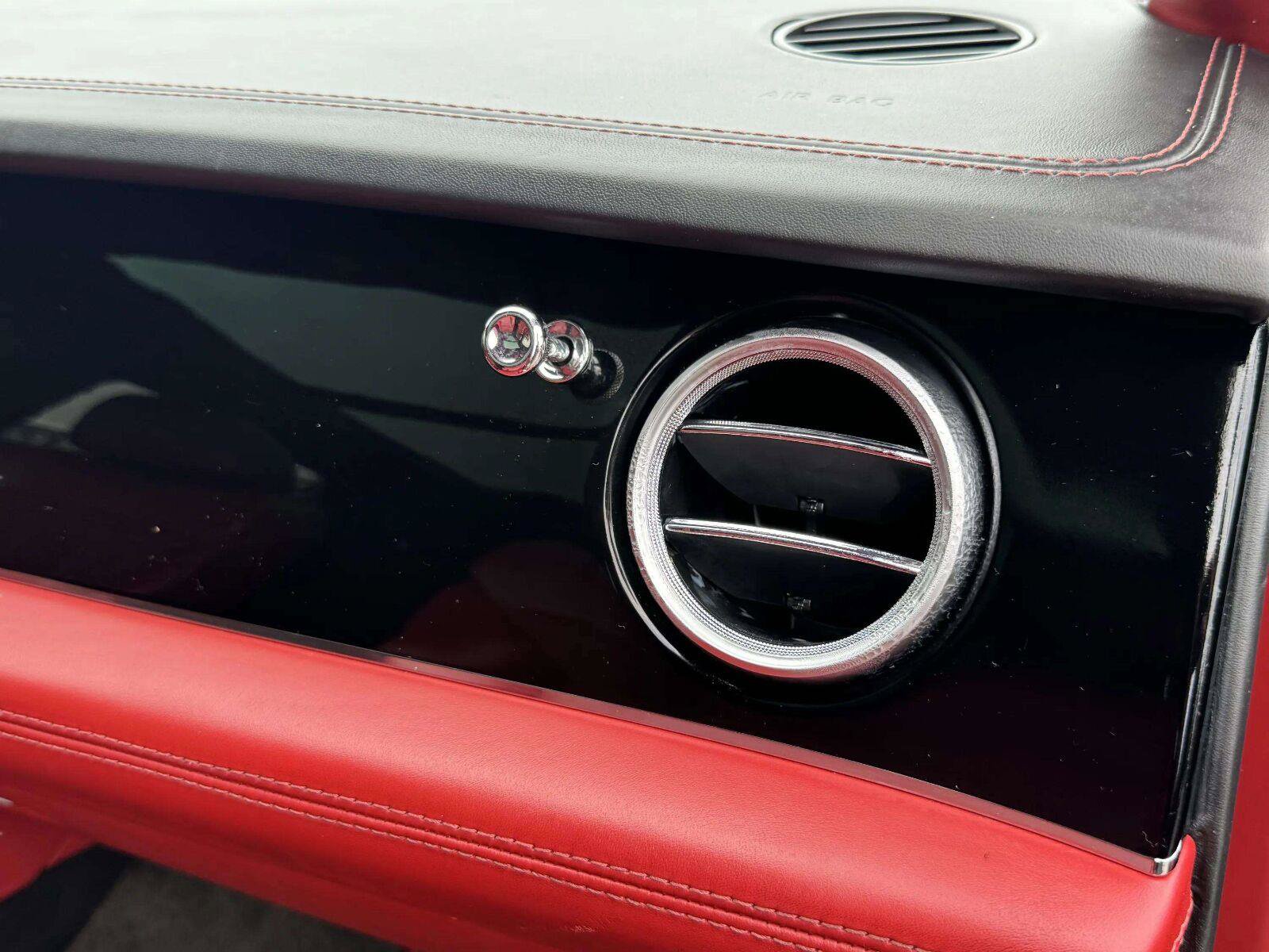 Used 2018 Bentley Bentayga AWD/4WD image 98