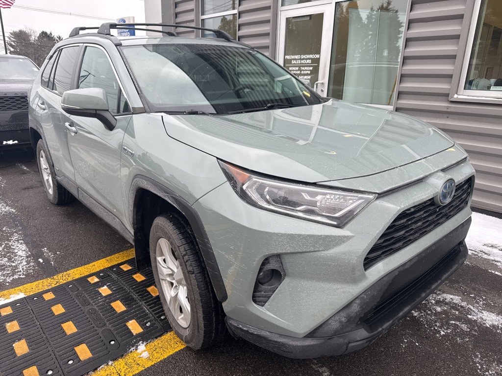 Used 2021 Toyota RAV4 XLE w/ Convenience Package image 3