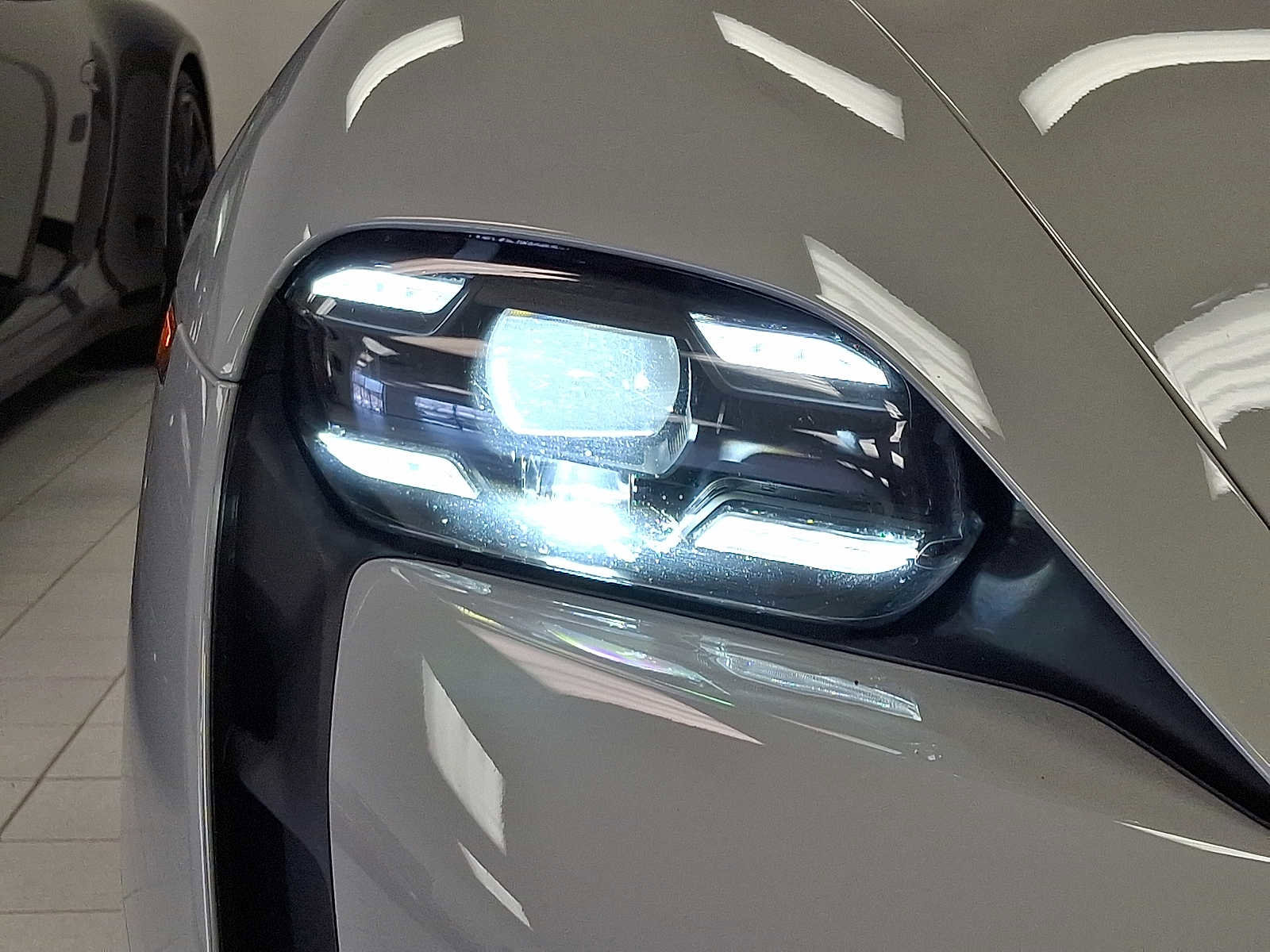 Used 2021 Porsche Taycan Turbo S image 9