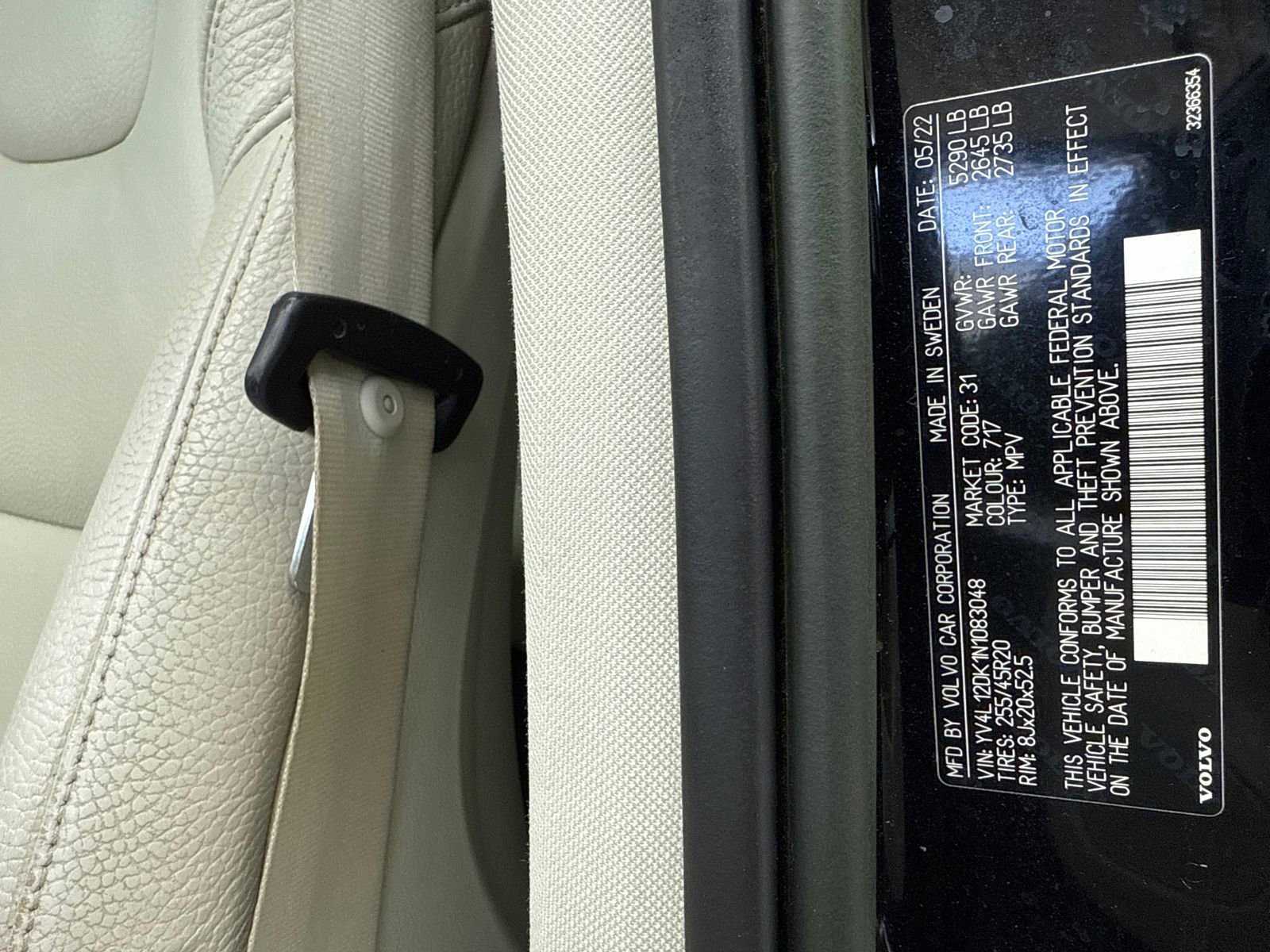 Used 2022 Volvo XC60 B5 Momentum w/ Protection Package Premier FWD image 54