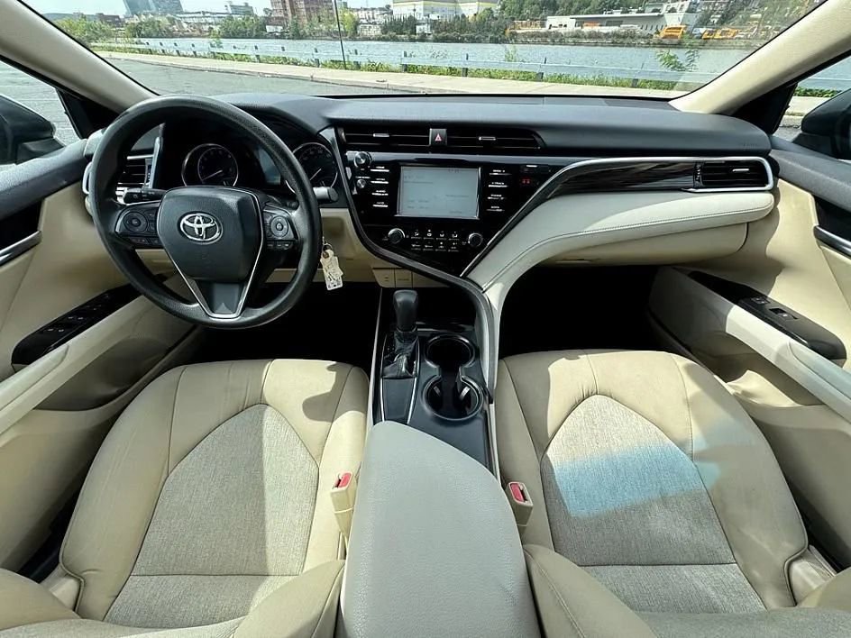 Used 2018 Toyota Camry LE image 15