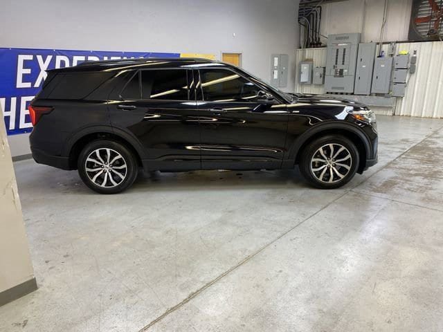 Used 2025 Ford Explorer ST-Line AWD/4WD image 8