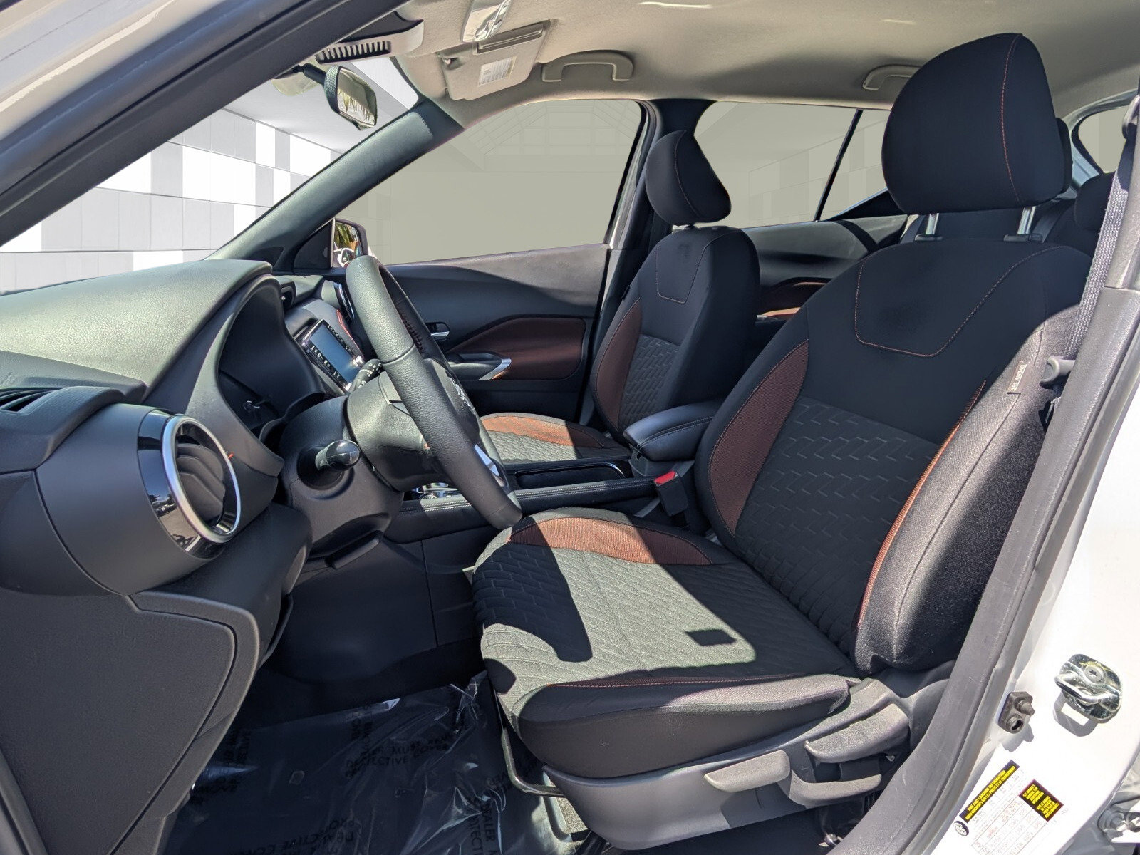 Certified 2023 Nissan Kicks SR FWD image 9