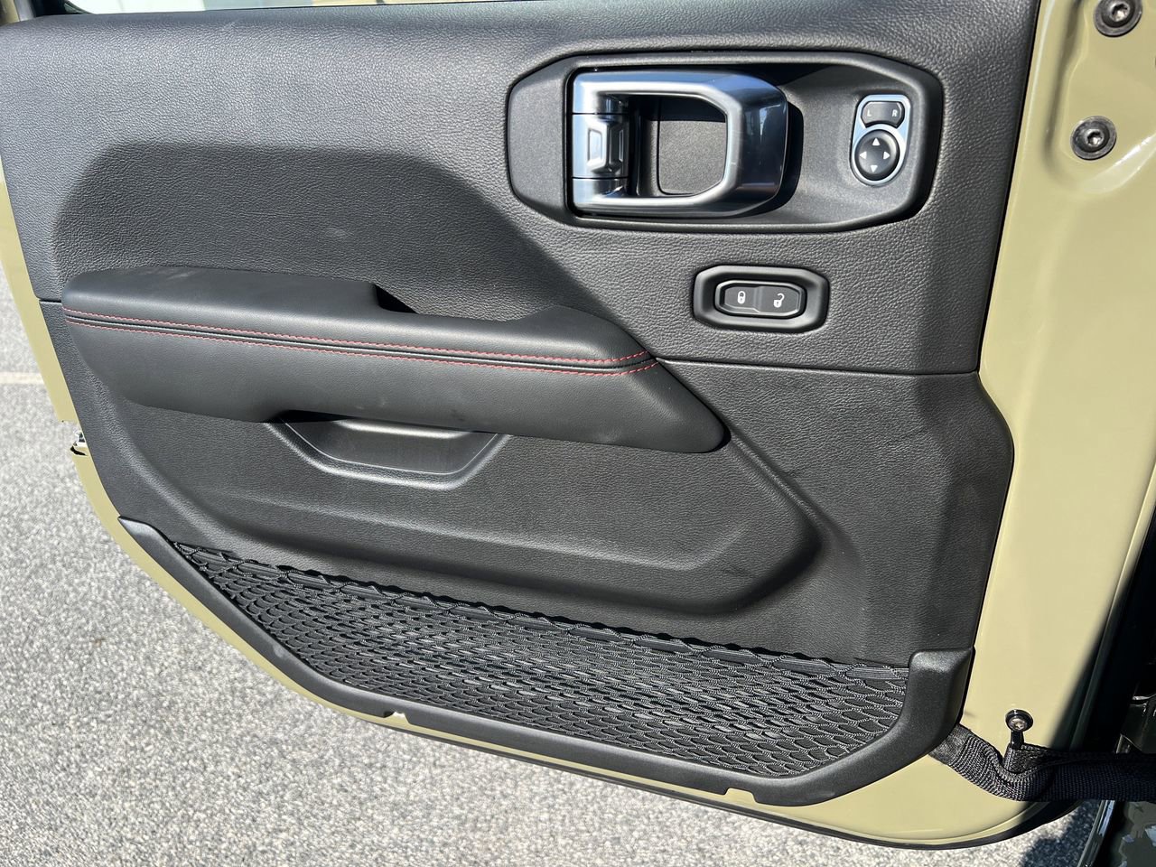 Used 2025 Jeep Wrangler Unlimited Rubicon image 18