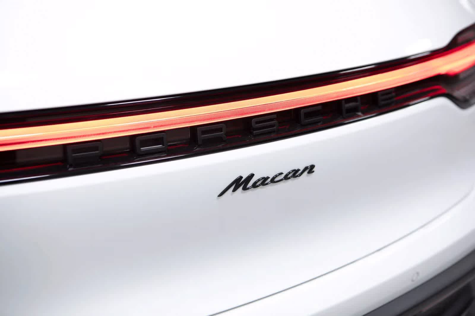 Used 2026 Porsche Macan AWD/4WD image 18