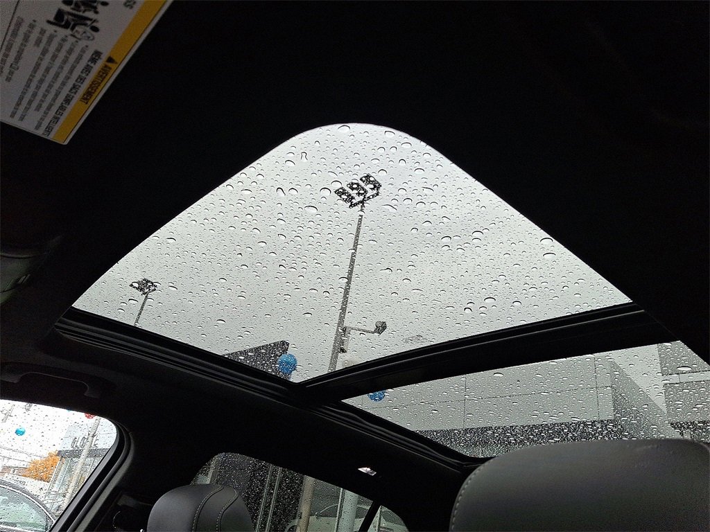 Used 2025 Cadillac XT4 Premium Luxury w/ Cold Weather Package image 15