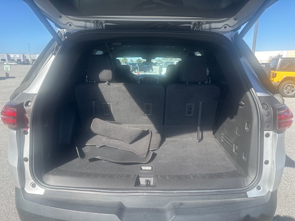 Used 2022 Chevrolet Traverse LT image 8