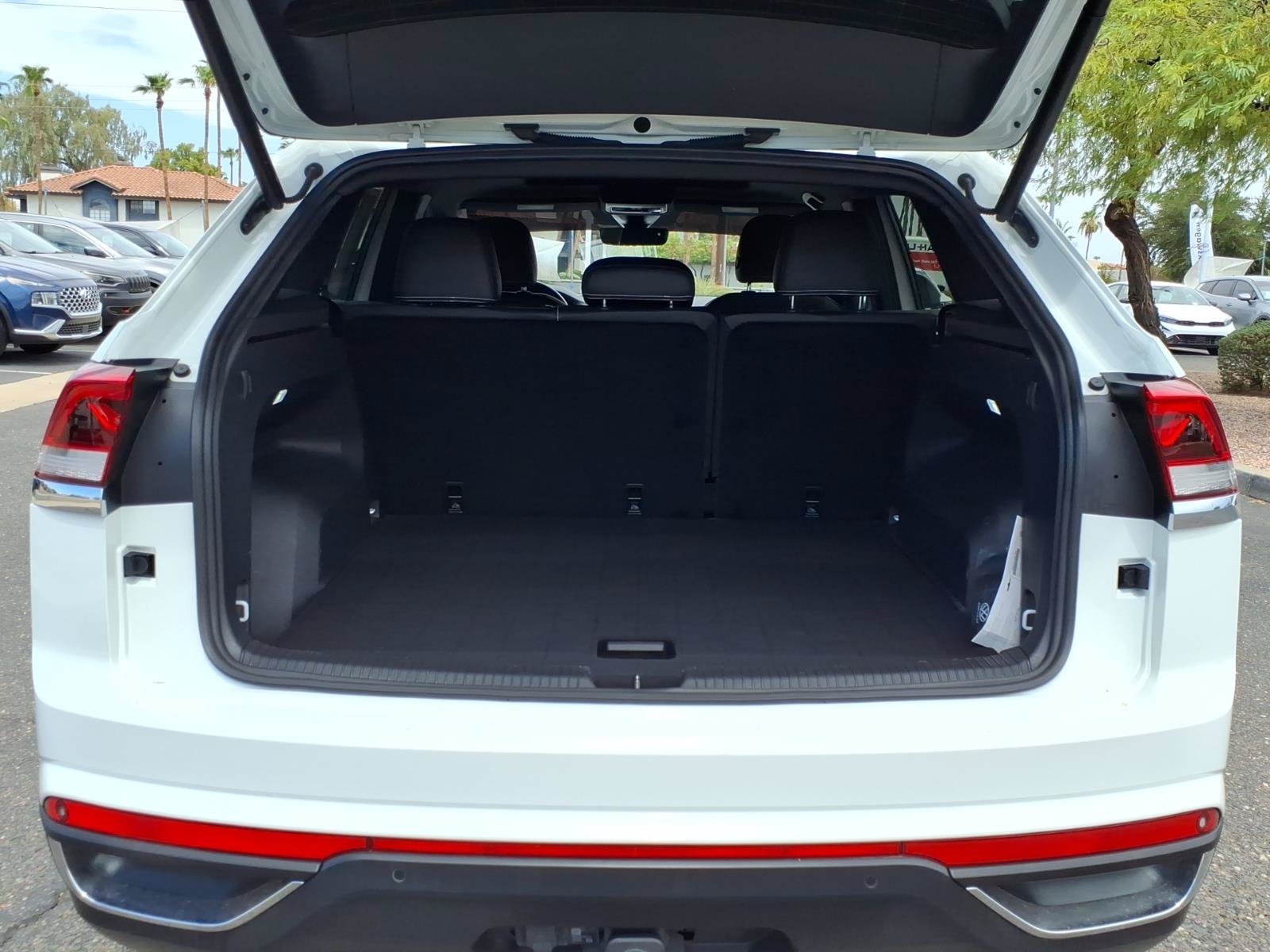Certified 2024 Volkswagen Atlas Cross Sport SE w/ Panoramic Sunroof Package FWD image 16