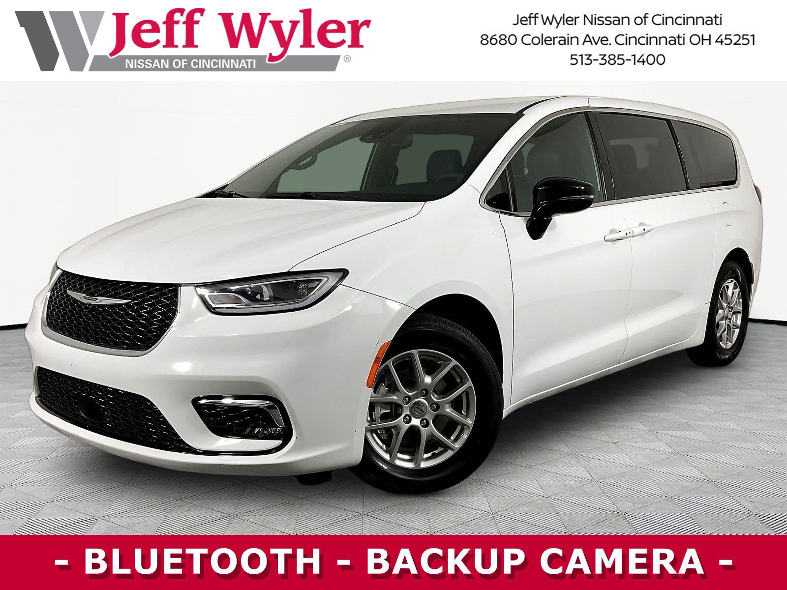 Used 2025 Chrysler Pacifica Select