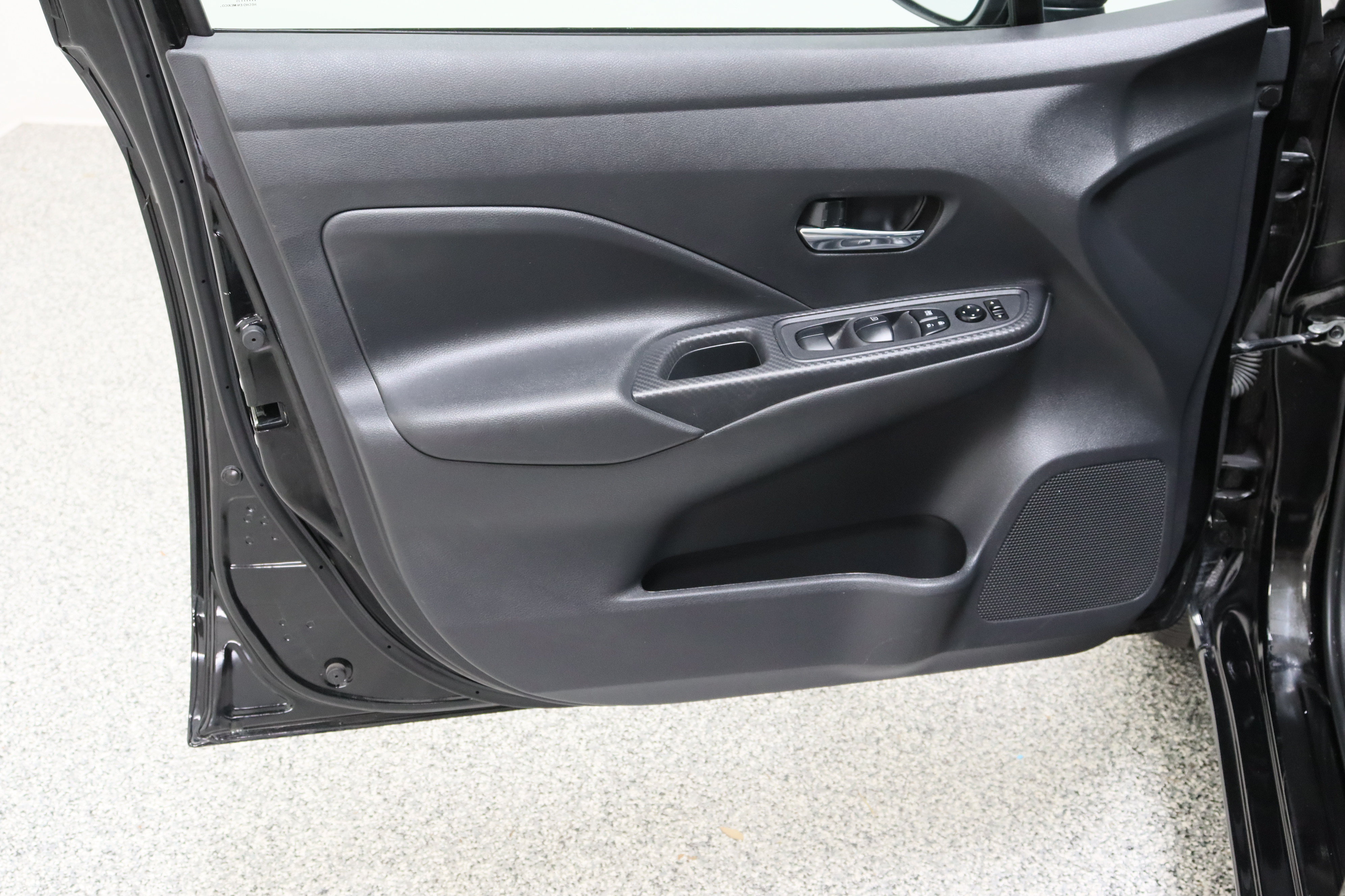 Used 2025 Nissan Versa SV FWD image 12