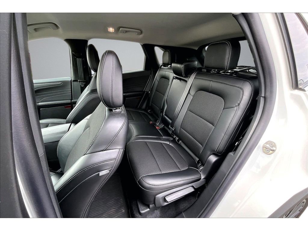 Used 2025 Ford Escape SE FWD image 25