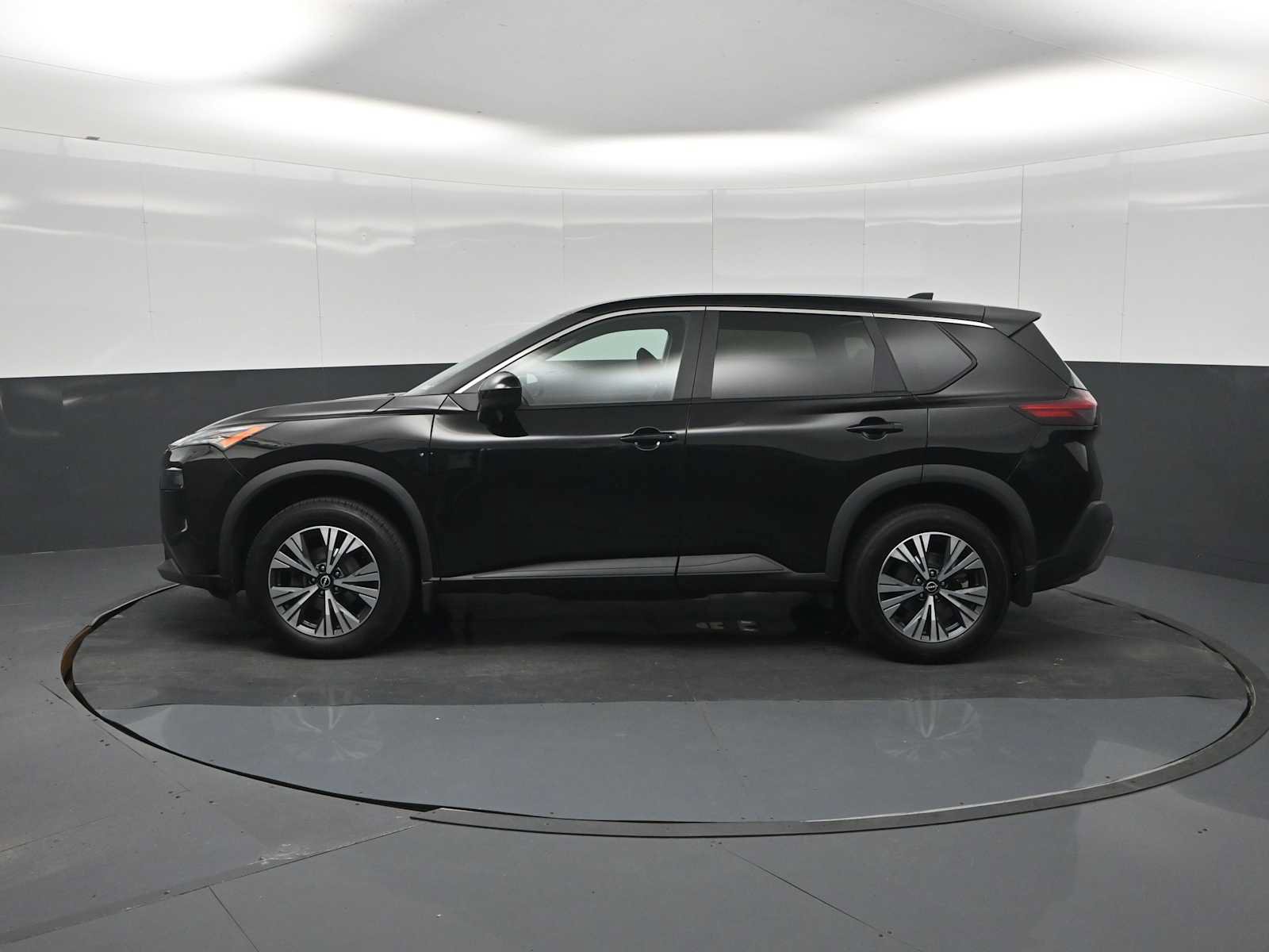 Used 2023 Nissan Rogue SV AWD/4WD image 4