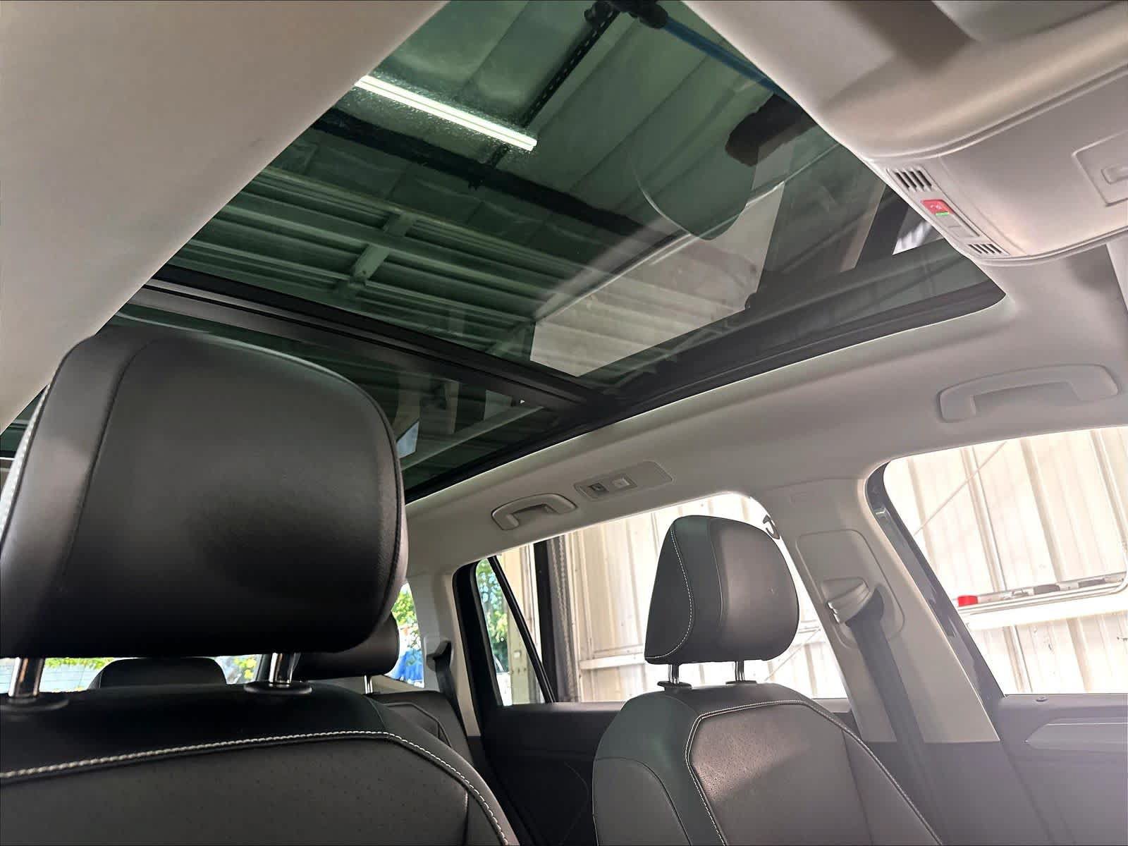 Used 2024 Volkswagen Tiguan SE w/ Panoramic Sunroof Package AWD/4WD image 30