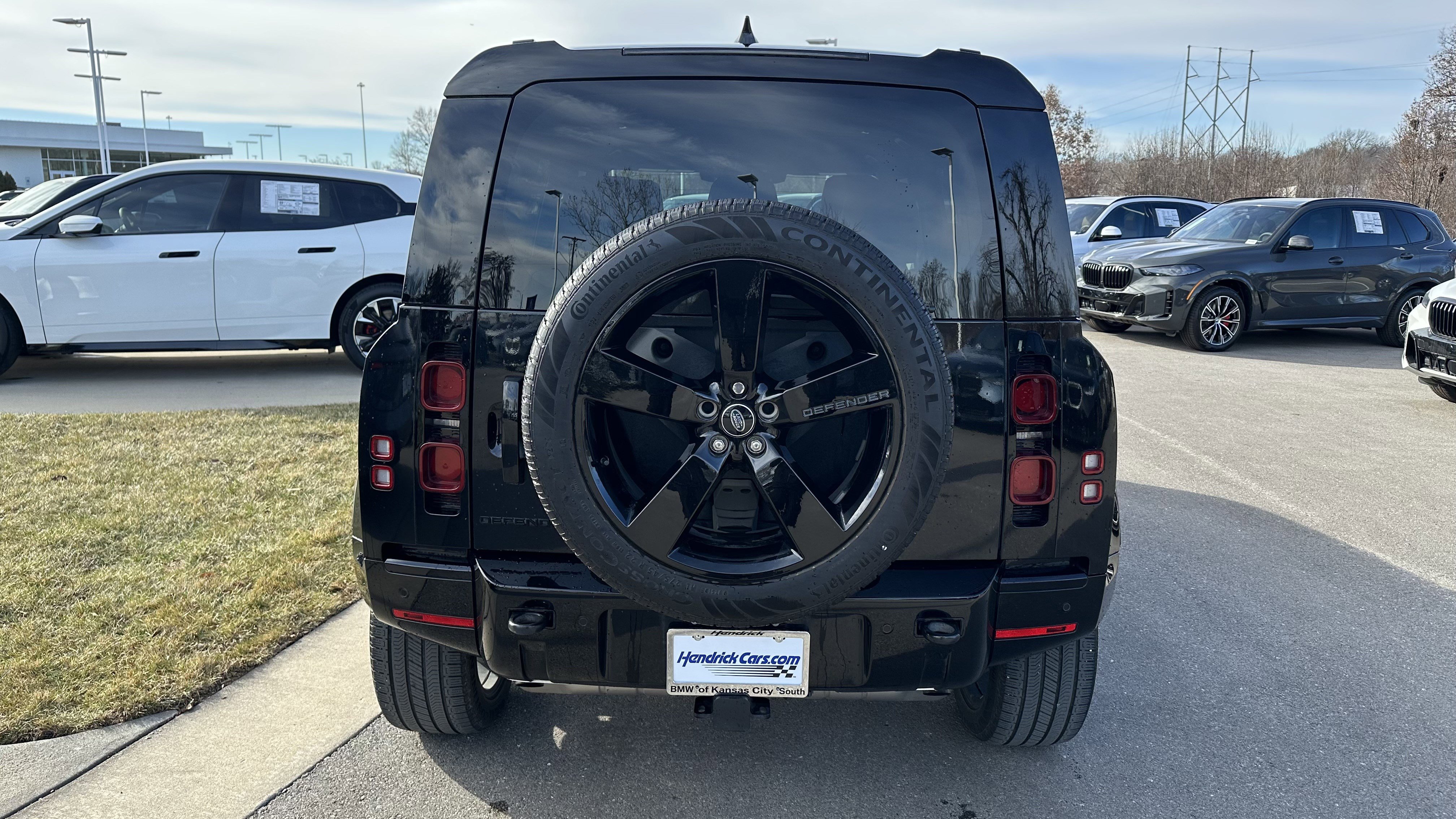Used 2024 Land Rover Defender 110 X-Dynamic SE image 9