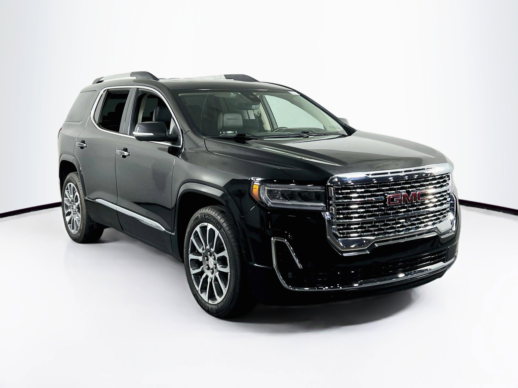 Used 2021 GMC Acadia Denali w/ Denali Ultimate Package AWD/4WD image 3