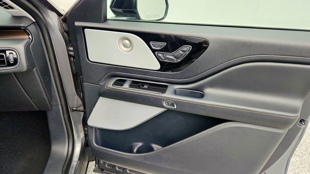 Used 2025 Lincoln Aviator Reserve w/ Equipment Group 201A image 27