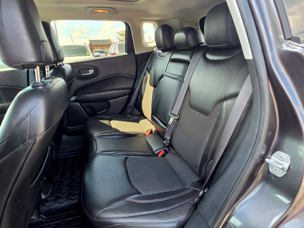 Used 2018 Jeep Compass Latitude AWD/4WD image 31