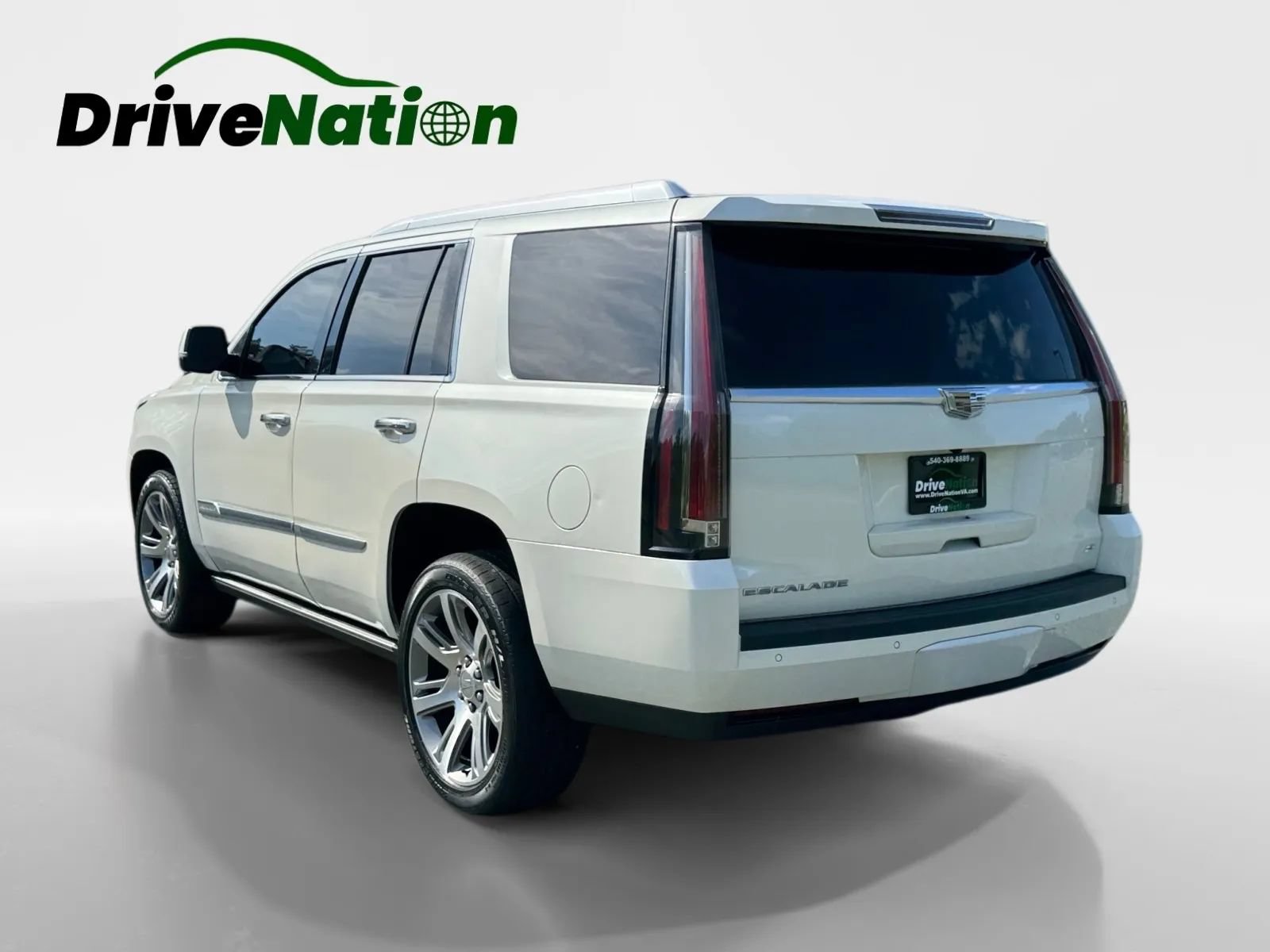 Used 2015 Cadillac Escalade Platinum RWD image 7