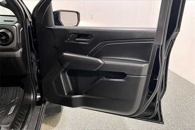 Used 2023 Chevrolet Colorado Trail Boss w/ Technology Package image 30