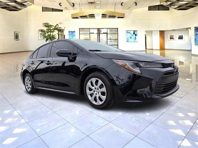 Used 2024 Toyota Corolla LE image 3