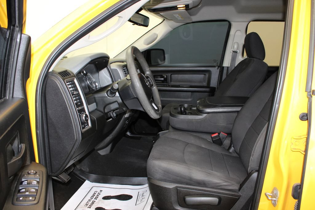 Used 2019 RAM 1500 Express w/ Wheel & Sound Group AWD/4WD image 3