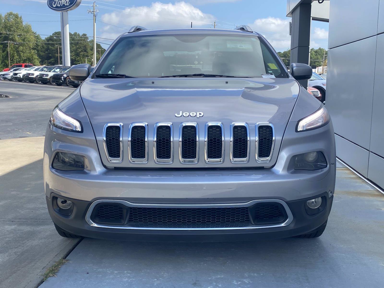 Used 2018 Jeep Cherokee Limited FWD image 12