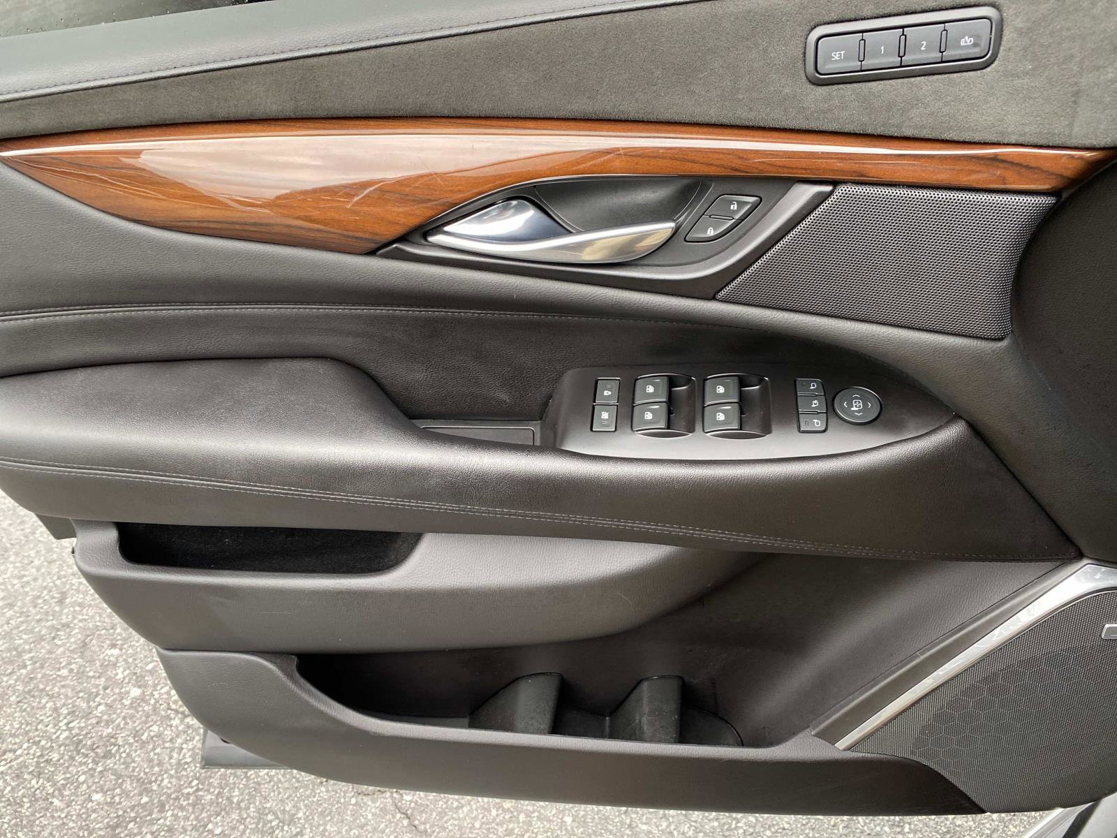 Used 2020 Cadillac Escalade ESV Luxury image 24