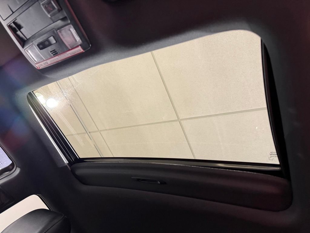 Used 2021 Toyota Tacoma TRD Sport w/ TRD Premium Sport Package AWD/4WD image 17