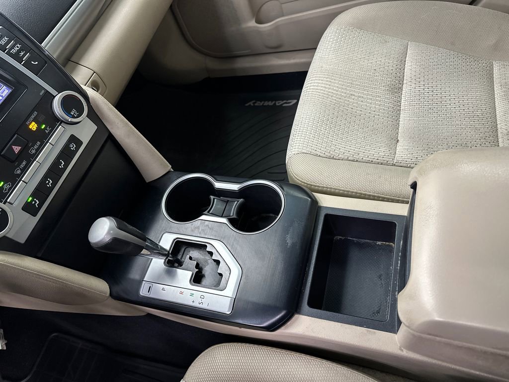 Used 2014 Toyota Camry L image 26
