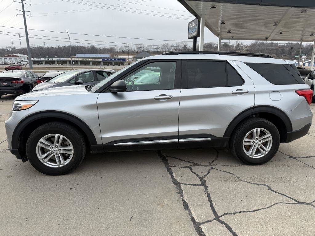 Used 2023 Ford Explorer XLT AWD/4WD image 4