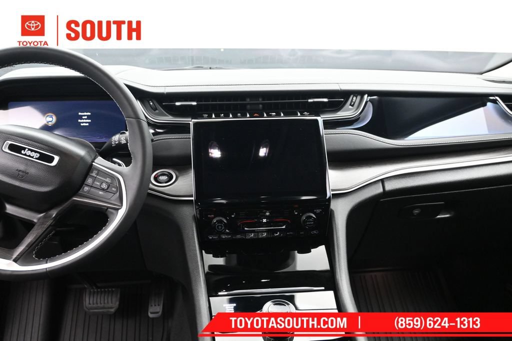 Used 2023 Jeep Grand Cherokee Limited AWD/4WD image 11
