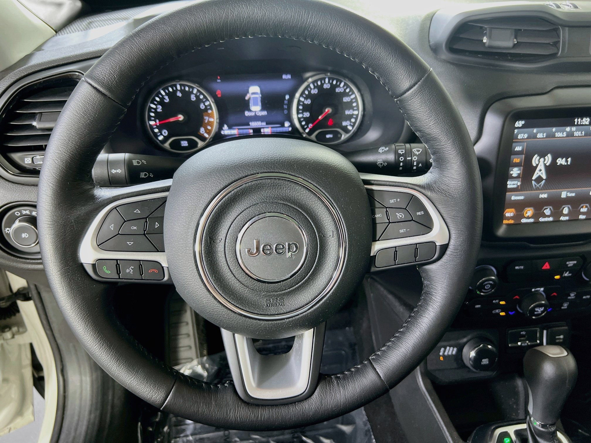Used 2023 Jeep Renegade Altitude w/ Sun/Sound Group AWD/4WD image 11