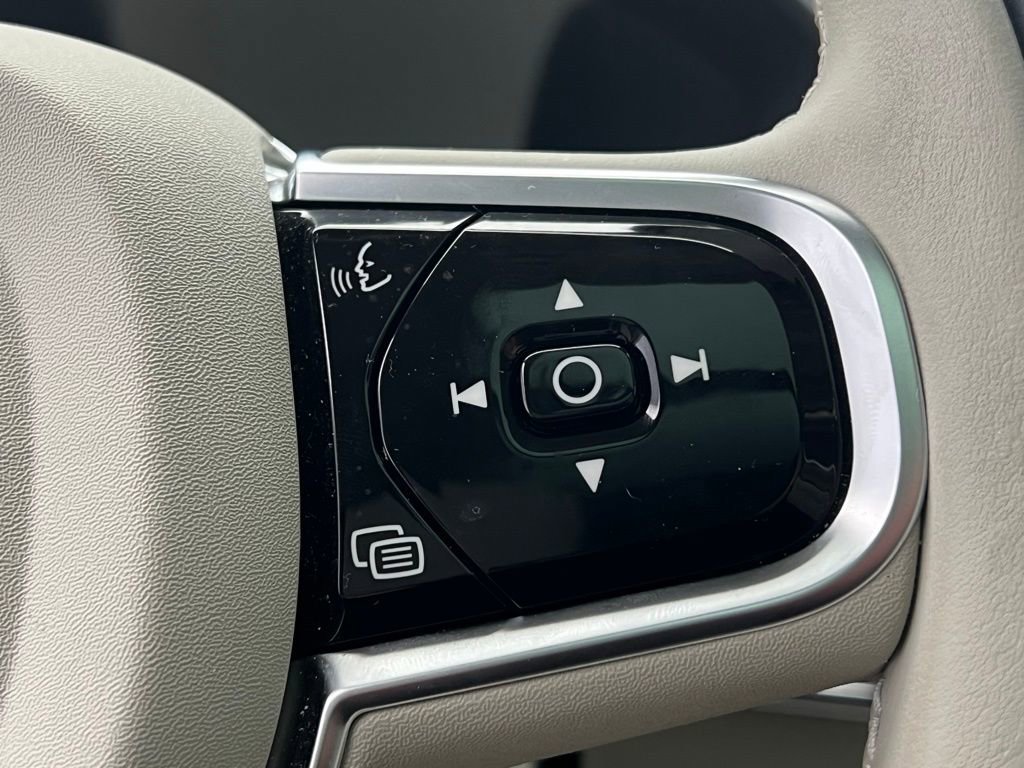 Used 2025 Volvo XC90 B6 Ultra w/ Protection Package Premier image 42