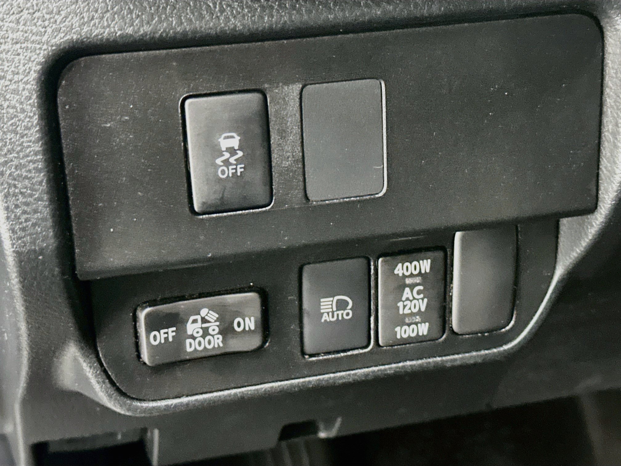 Used 2021 Toyota Tacoma TRD Off-Road w/ Technology Package AWD/4WD image 17